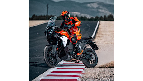 KTM 1390 Super Adventure S Evo, più potenza e più tecnologia