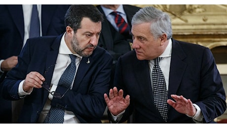 Su Unicredit-Bpm Salvini è un disco rotto e si contraddice. Strappo con Tajani e Fi: “La politica non si immischi”