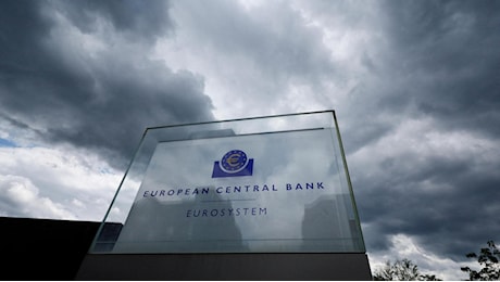 Mercati sospesi tra incertezze sul voto e appelli alle banche centrali. E c'è chi evoca lo scudo Bce anti-spread