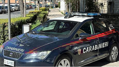Brescia, riempie l’auto di gas e cerca di uccidersi con la figlia di 6 anni: salvati dai carabinieri