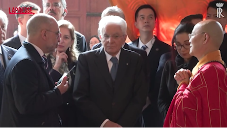 VIDEO Cina, Sergio Mattarella visita il Tempio di Lingyin a Hangzhou