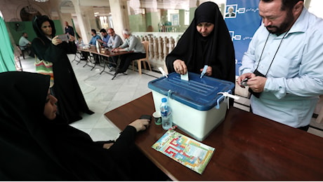In Iran vince l'astensionismo: al ballottaggio il riformista Pezeshkian e l'ultraconservatore Jalili