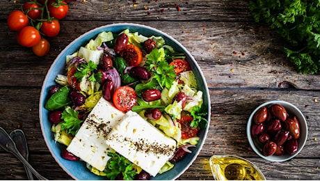 La dieta mediterranea aiuta le donne a vivere più a lungo: la nuova scoperta