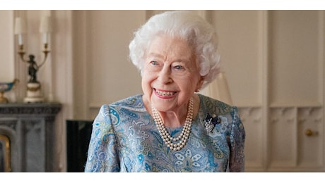 La regina Elisabetta sarebbe deceduta per un tumore