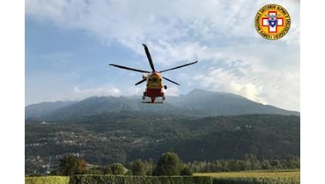 Esce per scattare foto notturne in montagna, si accascia su sentiero e muore