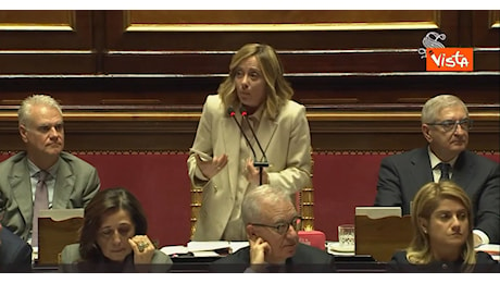 Meloni fa il verso ai parlamentari che la criticano in Aula sul decreto Caivano: “Eo, eo anche no”