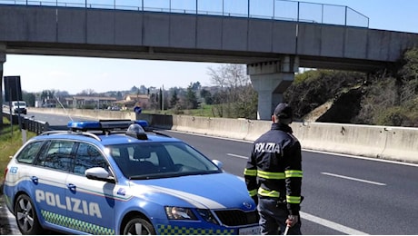 Terribile malore in A1, poi la tragedia sotto gli occhi dei genitori. Bimba morta a 9 anni, comunità sotto choc