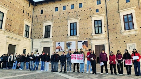 Studenti nelle piazze contro la violenza