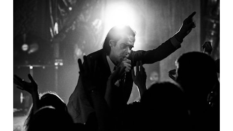 Nick Cave, la recensione del concerto di Wild God al Forum di Assago, Milano