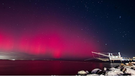 L’aurora boreale sui cieli dell’Emilia-Romagna: lo spettacolo di colori di notte