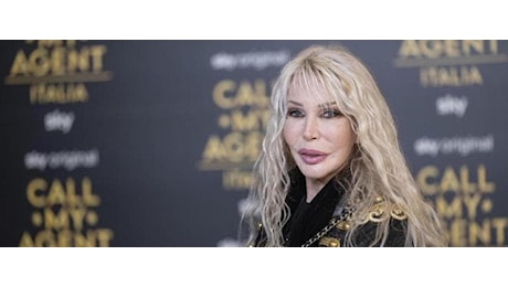 Ivana Spagna, i primi 70 anni. Tra musica e gatti, dice: “Voglio un fidanzato veterinario”