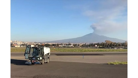 Eruzione Etna: riapre l'aeroporto di Catania