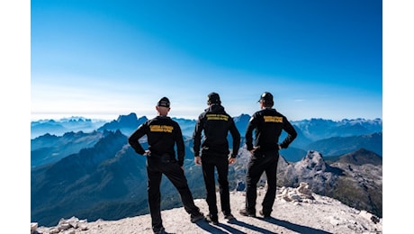 Tre Cime di Lavaredo, si toglie lo zaino in vetta ma precipita: morto