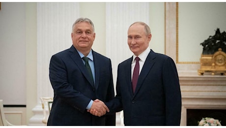 Orban alla corte di Putin, ma la missione è un flop: lo Zar stronca ogni negoziato con Kiev. Irritazione di Bruxelles