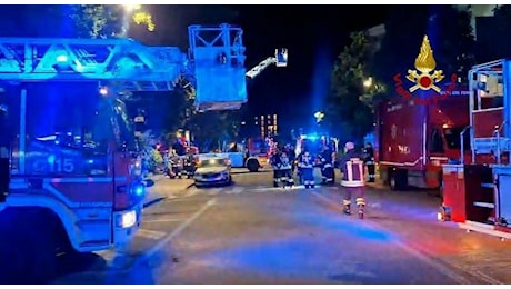 Abano Terme, a fuoco un hotel nella notte: 45 intossicati, anche due bambini. Salvate 273 persone