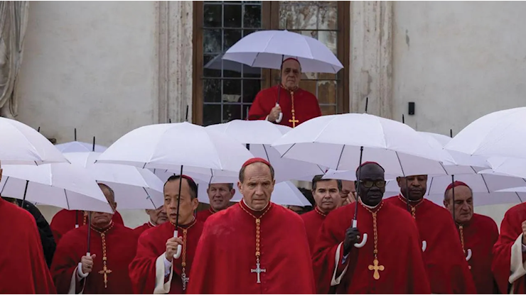 Conclave al via: il Papa sul grande schermo tra intrighi e ironia - Aostasera Conclave al via: il Papa sul grande schermo tra intrighi e ironia - Aostasera
