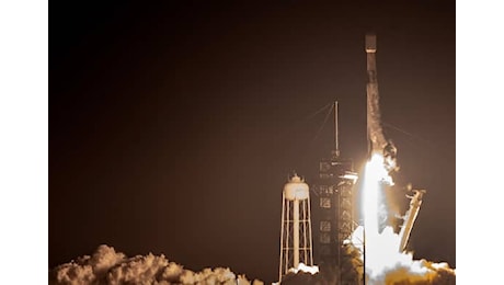 Space X, fallito il lancio del razzo Falcon 9 per un guasto al motore