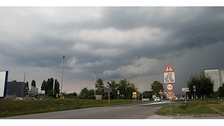 Piogge intense e temporali, nel pomeriggio scatta l’allerta gialla