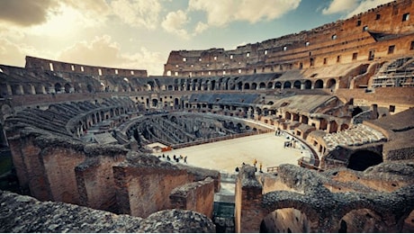 Ok ai finti combattimenti tra turisti al Colosseo: è polemica