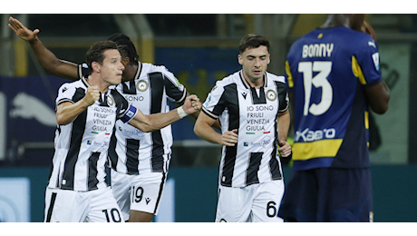 L'Udinese batte il Parma 3-2 con un super Thauvin ed è prima in classifica da sola. Lazio-Verona 2-1: si decide tutto nei primi 20 minuti