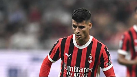 VIDEO MN - Milanello, Morata scende dalla sua auto e si ferma coi tifosi dopo l'allenamento