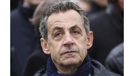 Sarkozy condannato a 3 anni, di cui uno con il braccialetto elettronico