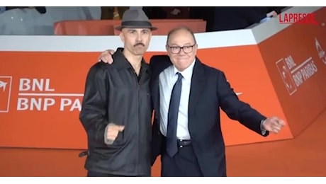 Festival Cinema Roma, Carlo Verdone balla sul red carpet con Maccio Capatonda e Gianna Nannini - VIDEO