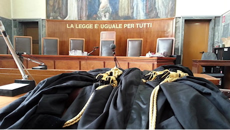 Blitz della destra contro le sezioni immigrazione dei tribunali: non decideranno più i trattenimenti