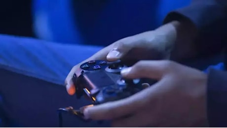 Torino, bestemmia e urla di notte per il gioco sulla playstation: la vicina esasperata accoltella la madre