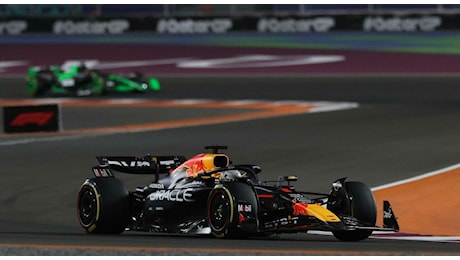 Gp Qatar, Verstappen festeggia il mondiale con una pole position: Leclerc quinto, Sainz Settimo