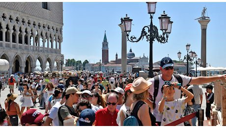 Ecosistema, Venezia sconta il turismo: primato sull'uso dei mezzi pubblici, sulle aree pedonali e auto circolanti