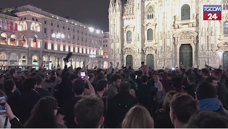 Champions League, l'Inter va in finale: centinaia di tifosi festeggiano in piazza Duomo