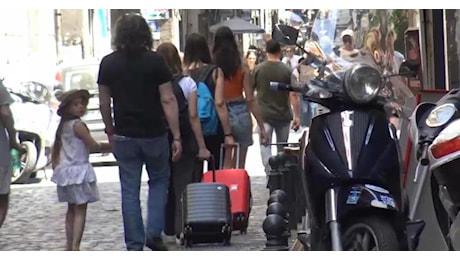 Napoli presa d'assalto dai turisti: in 140mila per il ponte di Ognissanti