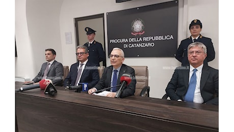 Operazione antimafia a Crotone, inquirenti: 'Colpita la rete con monopolio spaccio della droga'