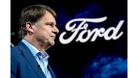 Il numero uno di Ford si arrende: “Sull’auto elettrica i cinesi ci umiliano”