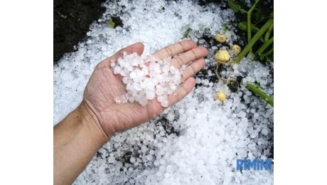 Parola all'esperto meteo: 'Rischio temporali con grandine e vento, poi torna subito il caldo'