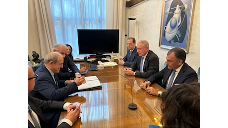 Firmato il contratto di sviluppo per la StM, investimenti per 5 miliardi e oltre 8000 assunzioni