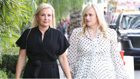 Rebel Wilson si è sposata in Italia: le nozze in Sardegna con Ramona Agruma