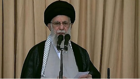 A Teheran Khamenei commemora Nasrallah, “legittimo il 7 ottobre”