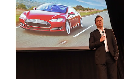 Tesla riconquista Wall Street, mentre Elon Musk prepara il debutto del robotaxi a guida autonoma