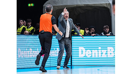 Il post partita di coach Banchi: “Sforzo collettivo, premio per la squadra e per ogni singolo giocatore”