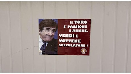 Torino-Napoli, contestazione granata: Il Toro è passione e amore, vendi e vattene speculatore! | FOTO