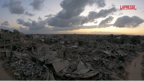 VIDEO Gaza, la città di Khan Younis è irriconoscibile: la distruzione dopo un anno di guerra