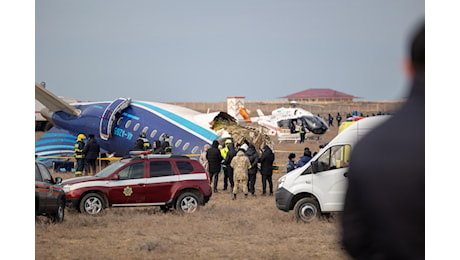 Aereo precipitato in Kazakistan, commissione di esperti per capire le cause dello schianto