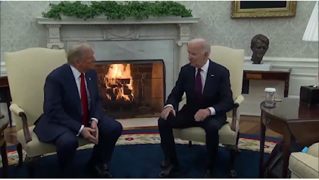 Biden riceve Trump alla Casa Bianca e assicura una transizione pacifica a gennaio: il video dell'incontro