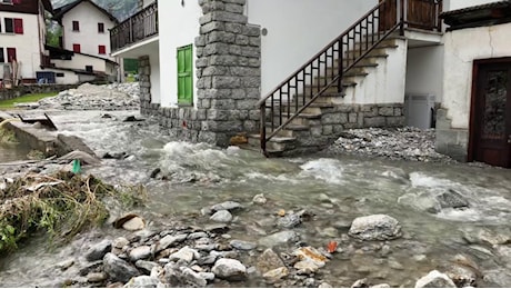 Maltempo in Piemonte, esonda il rio Tambach: le immagini dal drone