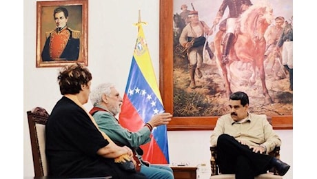 Venezuela. Osservatori italiani e attivisti presenti al giuramento di Maduro. Vasapollo e Martufi guidano la delegazione della Rete dei Comunisti. Numerosi giovani di Cambiare Rotta e OSA (S.I.)