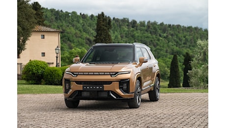 KGM Actyon, c'è un nuovo SUV a benzina. Costa 41.750 euro