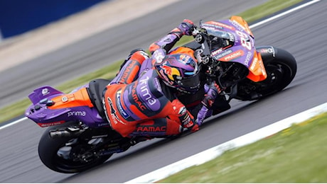 MotoGp Silverstone, le pre-qualifiche: Martin vola, Bagnaia 3°. Altra caduta per Marquez