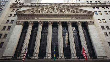 La diretta da Wall Street | Borse Usa contrastate. Nvidia scende sotto i 3 mila miliardi di capitalizzazione